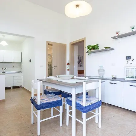 Federica 4/6 P.l Holiday home *